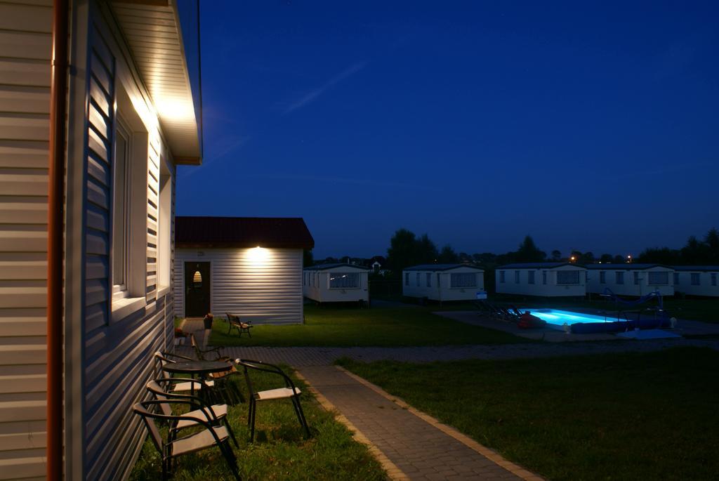 Cuma Camp Villa Sarbinowo Eksteriør bilde