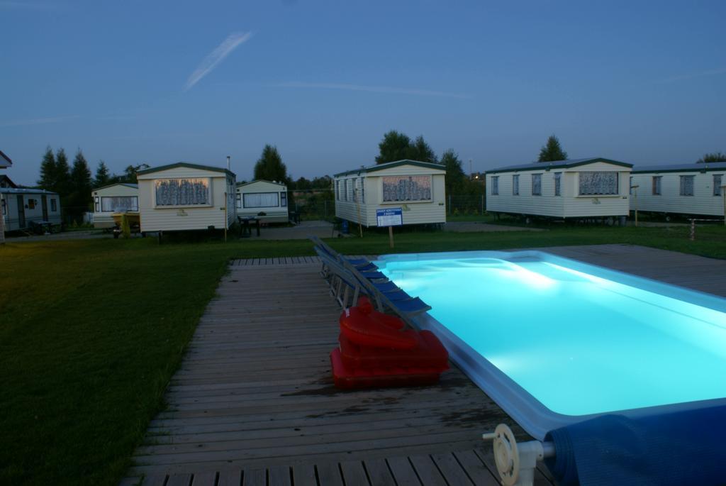 Cuma Camp Villa Sarbinowo Eksteriør bilde